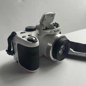 kodak Pixpro Aspheric camera with Hd zoom lens White